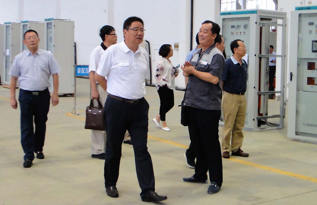 中國恒天董事長張杰先生及董事會(huì)成員到賽晶參觀調(diào)研